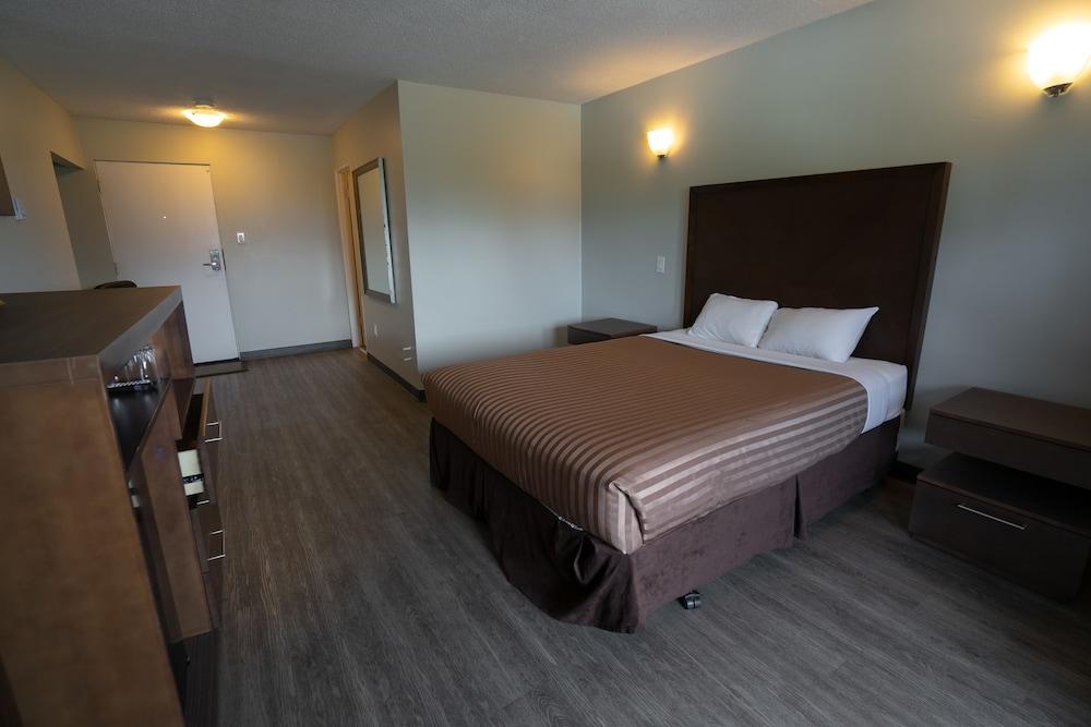 Coast Metro Vancouver Hotel Бърнаби Екстериор снимка