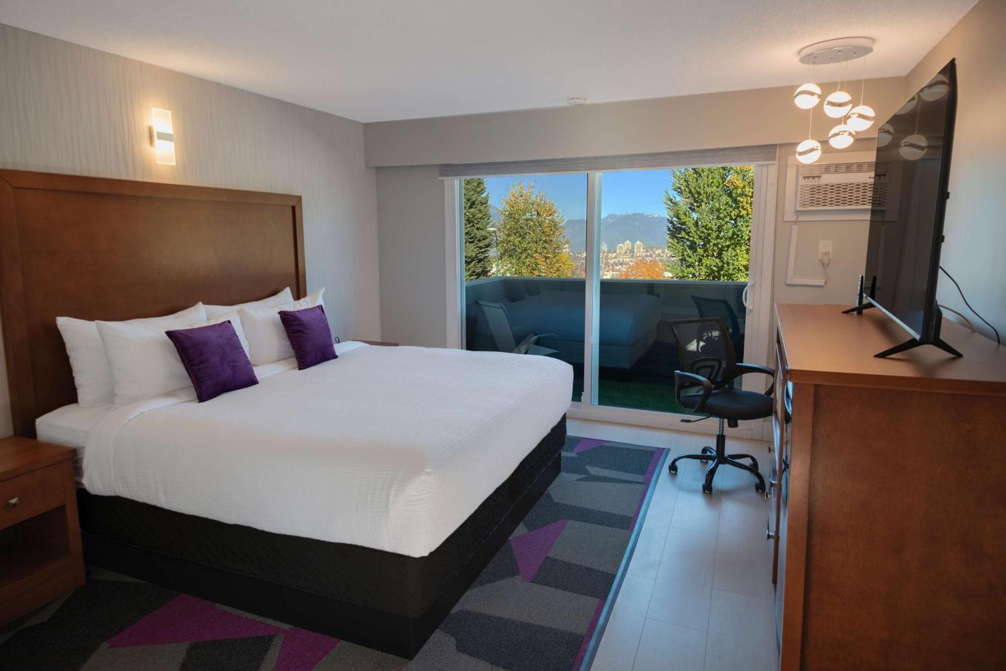 Coast Metro Vancouver Hotel Бърнаби Екстериор снимка