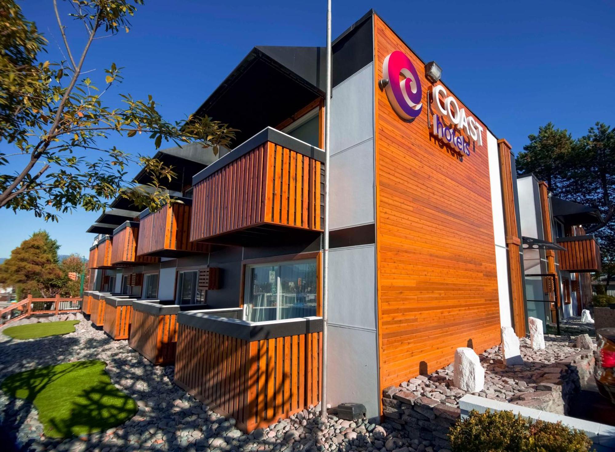 Coast Metro Vancouver Hotel Бърнаби Екстериор снимка